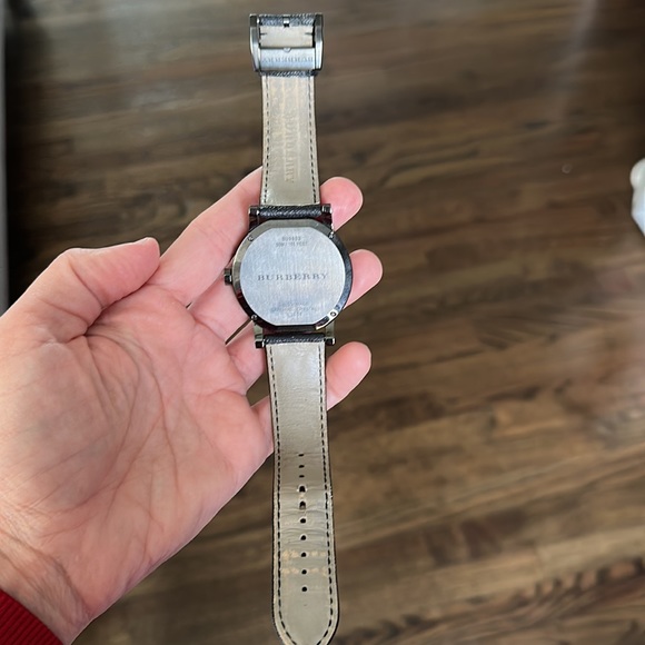 Burberry watch - Picture 4 of 6